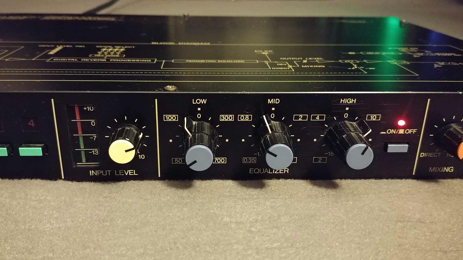 1984 Yamaha R1000 Digital Reverberation 3 Band EQ